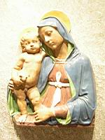 Statue, La Vierge et l'Enfant (Atelier d'Andrea della Robbia, Florence, v1500) (terre cuite emaillee)